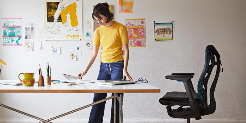Designerin molly rose dyson zu ihrer retro-futuristischen interpretation des embody gaming-stuhls