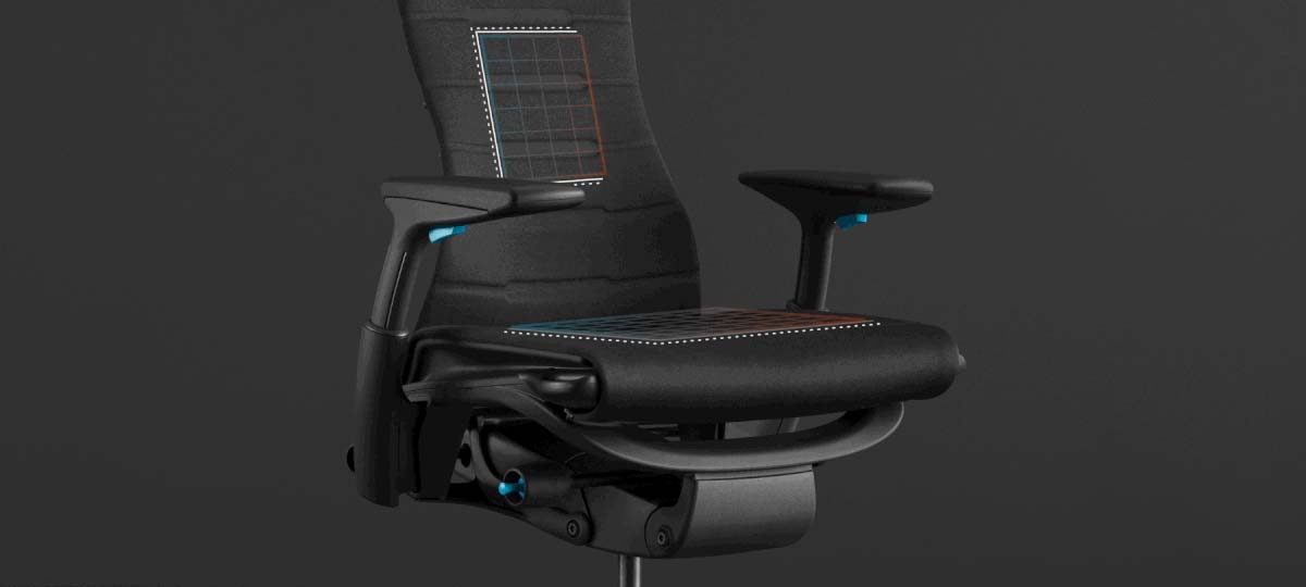 Rote und blaue Animation des optimierten Sitzes über einem Foto des Embody Gaming-Stuhls vor einem schwarzen Hintergrund.